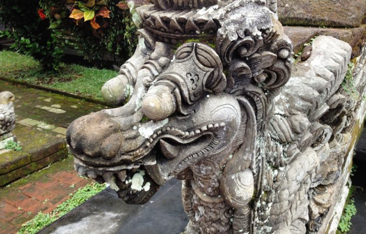 Une sélection de petits meubles d'entrée design et pratiques pour gagner de la place